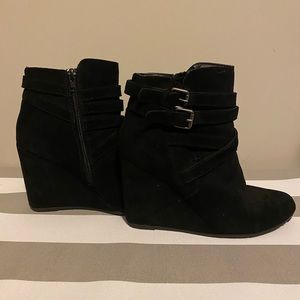 Black heeled boots